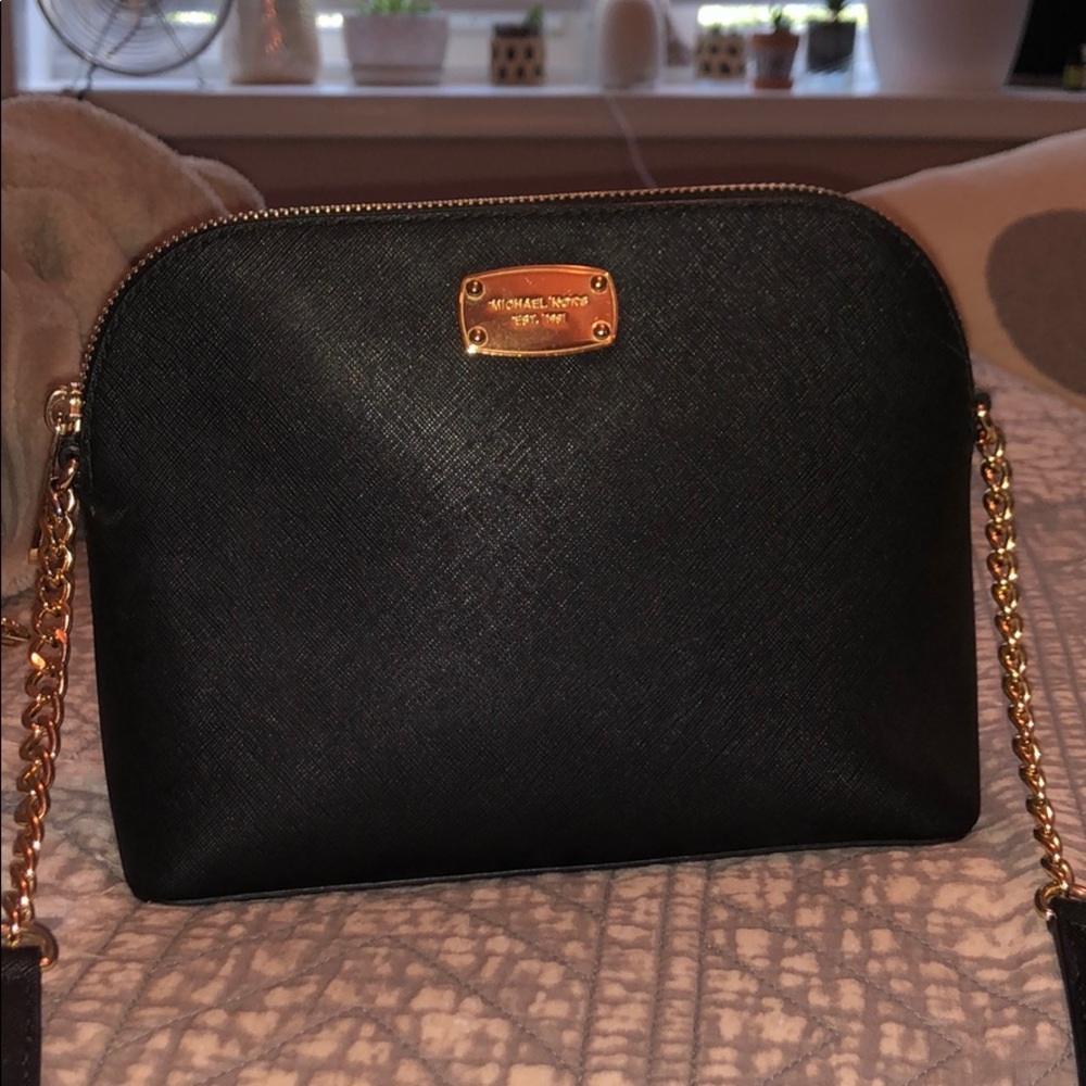 MICHAEL KORS CROSSBODY PURSE BLACK & GOLD